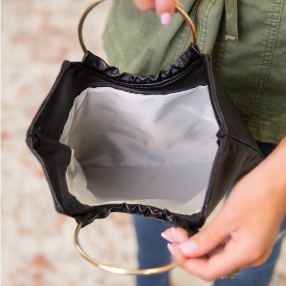 Elle Black O Ring Clutch Handbag w/Ruffle Accent - Picture 3 of 6